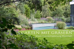 Garten-mit-Graesern