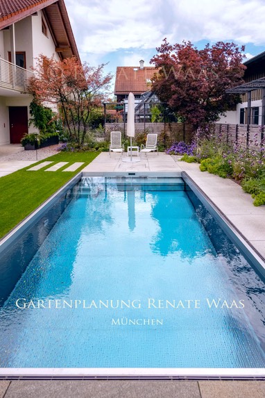 Gartenplanung Pool modern Gartengestaltung Muenchen Gartenbau Bad-Aibling Bruckmuehl Gartenarchitekt Waas Gartendesign