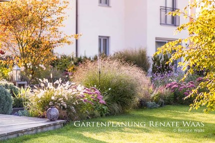 Gestaltungsideen Garten Graeser Gartenideen Inspiration Staudenbeet moderner-Garten Muenchen Gartenplanung Renate-Waas