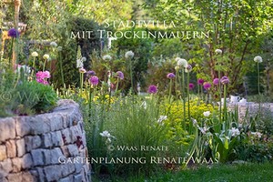 Hanggarten Gartenplanung Urlaub Garten Gartendesign Renate Waas Trockenmauer pflegeleichter Garten Muenchen